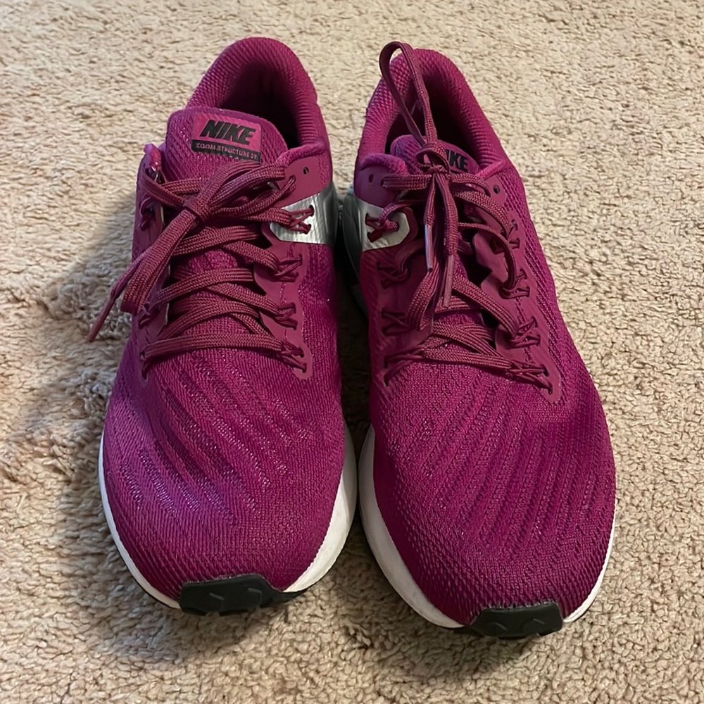Nike | Zoom Structure 22 | Size: Women’s 9